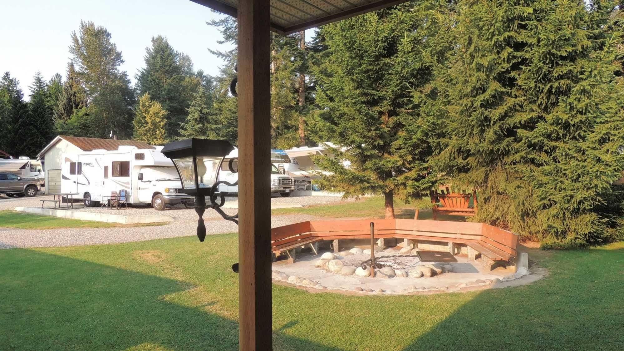 Viewpoint Rv & Cottages Salmon Arm Exterior photo